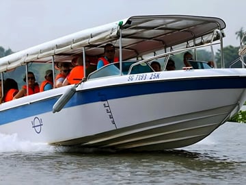 Cu Chi Tunnel Half-Day Tour with Luxury Boat from Ho Chi Minh City
