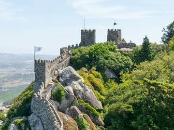 Private Sintra Tour with Pena Palace and Moorish Castle Visits