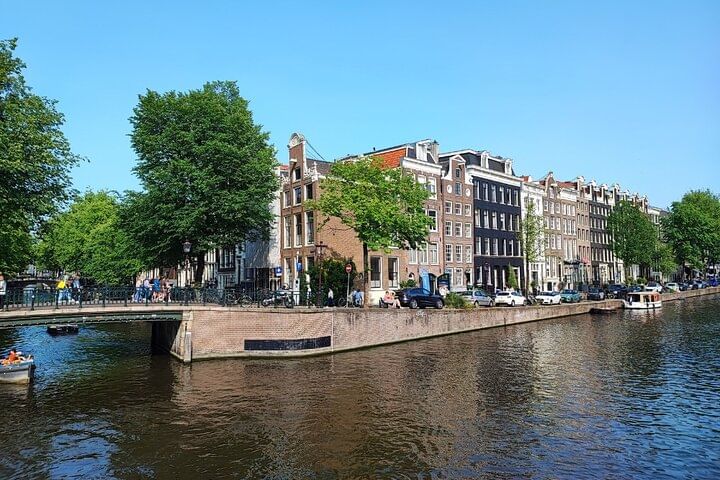 Canal side view to discover during the self-guided city game