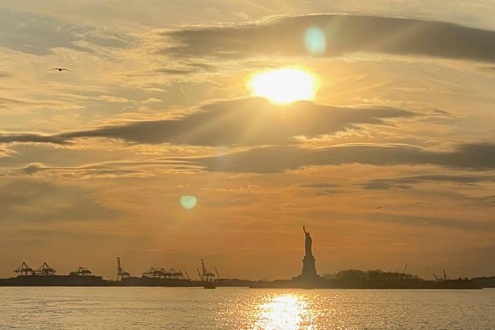 Statue of Liberty Sightseeing Cruise 60 Min 3