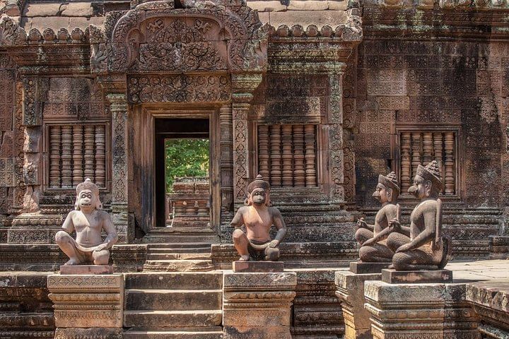 Trekking tour to Kbal Spean and Banteay Srei from Siem Reap