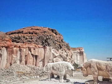 Petroglyphs and Sillar Rock Formations Tour in Arequipa