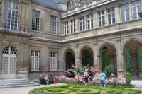 Musee Carnavalet: Meet your guide at this museum which is dedicated to the history of the city