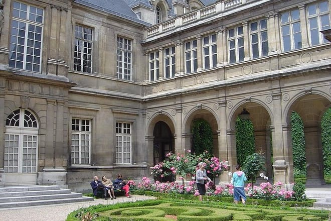 Paris Le Marais Historical Walking Tour with Wine and Cheese Tasting