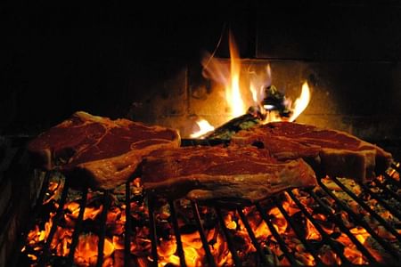 T-Bone Steak & Wine Tour in Chianti Classico with San Gimignano Visit