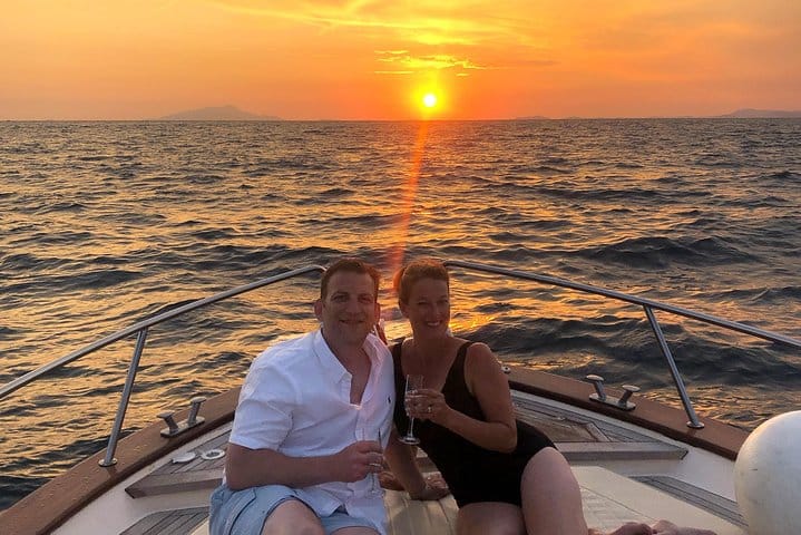 04) Sorrento: 3hrs sunset tour on shared boat