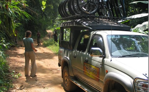 2-Day Mountain Bike Adventure in the Himalayas