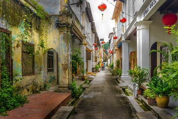 Ipoh Day Tour Cave Temples, Heritage Streets and Food Tasting