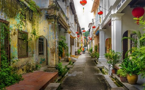 Ipoh Day Tour: Cave Temples, Heritage Streets and Cuisine