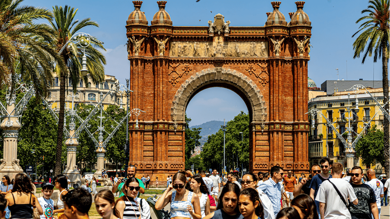 Barcelona Old City Walking Tour + 1H Boat Cruise 7