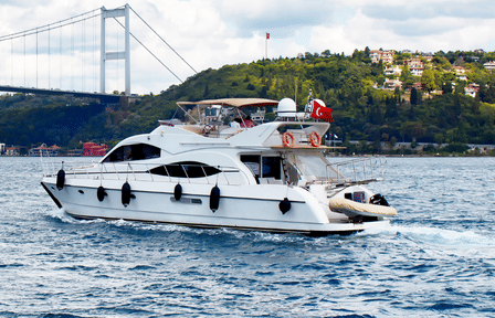 Bosphorus Yacht Tour with Wine and Live Music in Istanbul