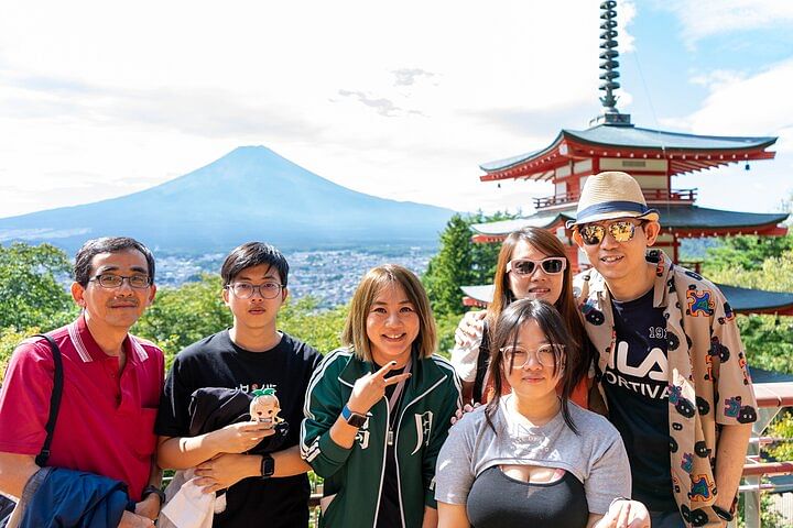 Mt. Fuji Private Sightseeing Tour with Local guide/photographer