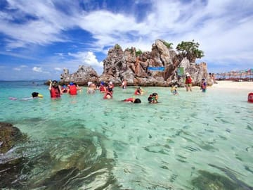 Kayaking Adventure at Angthong National Marine Park