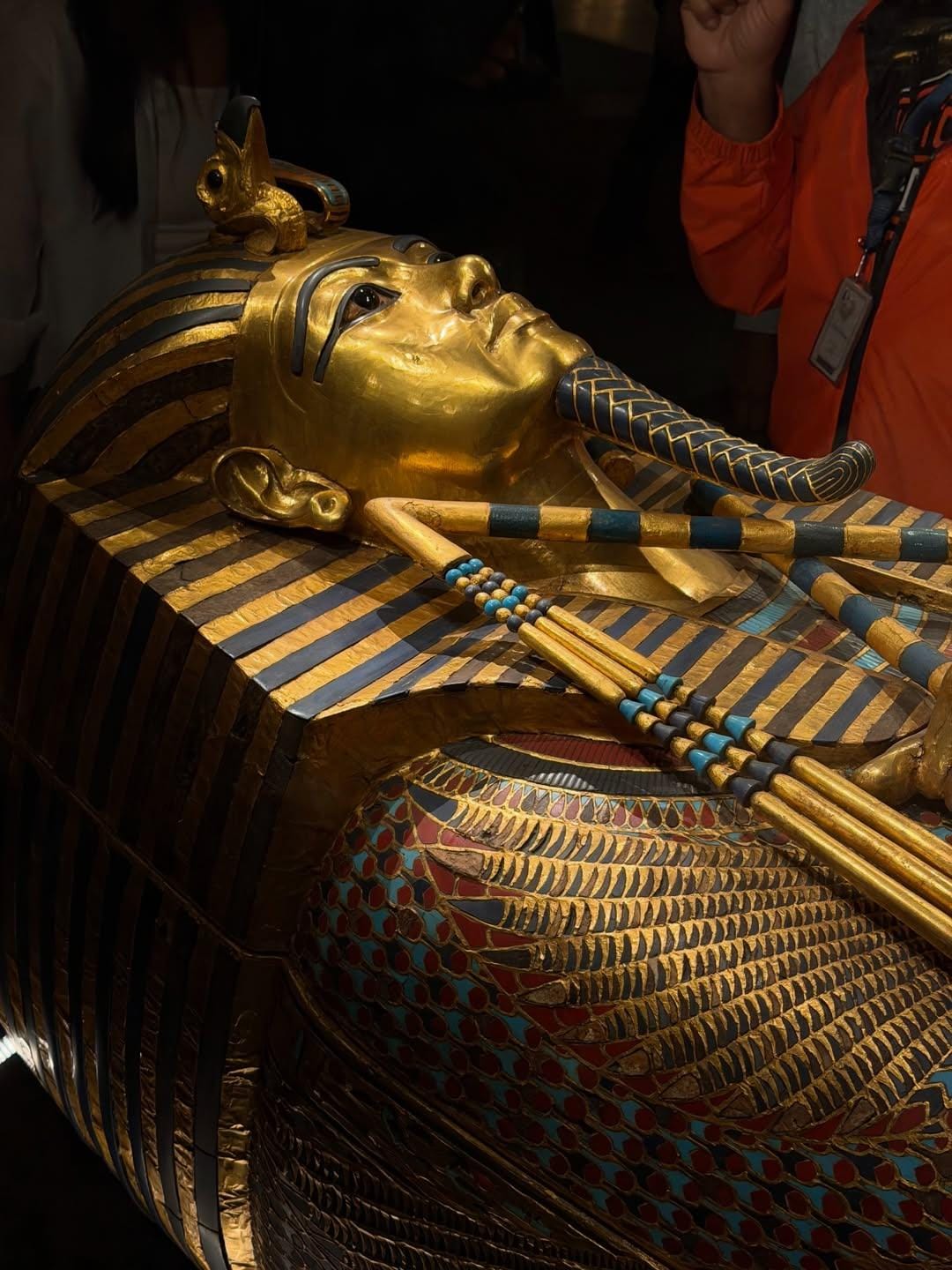 Display of pharaonic artifacts and Tutankhamun’s golden mask inside the GEM Cairo.