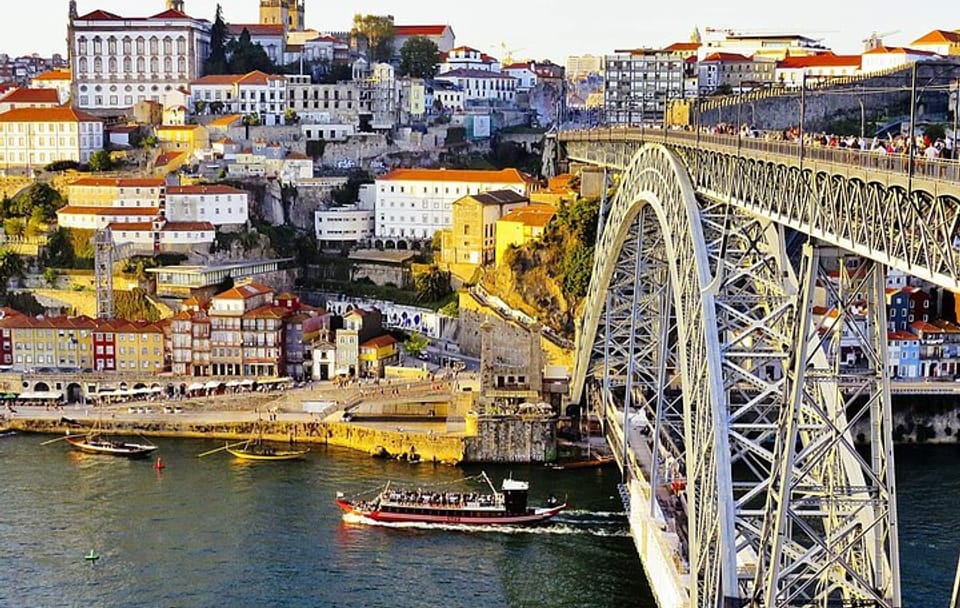 Lisbon to Porto with stops Aveiro-Fátima-Coimbra-Tomar-Nazaré-Óbidos