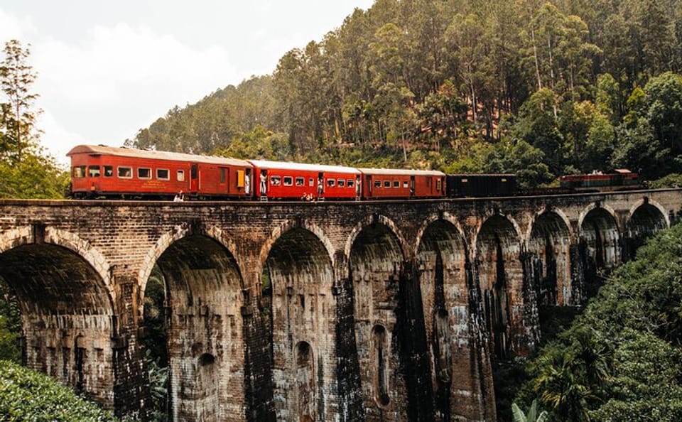 Ella Day Tour with Scenic Train Ride from Kandy