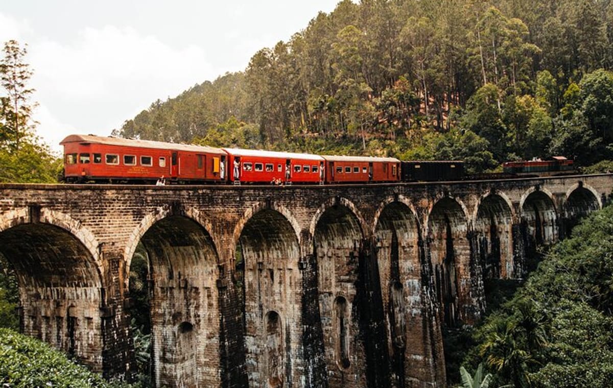 Ella Day Tour with Train Ride from Kandy