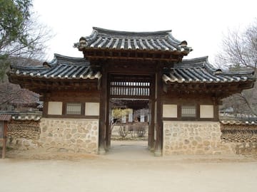 Suwon Hwaseong Fortress and Korean Folk Village Tour from Seoul