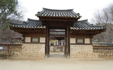 Suwon Hwaseong Fortress and Korean Folk Village Tour from Seoul