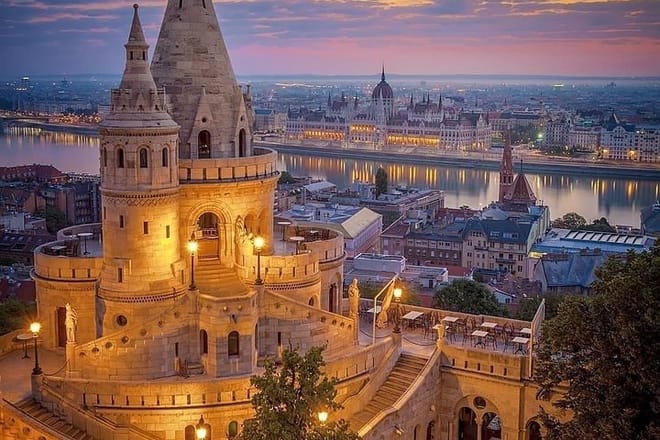 Budapest Parliament interior guided tour with Danube river cruise 9