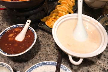 Nanjing Local Food Tasting Tour with Tea and Desserts