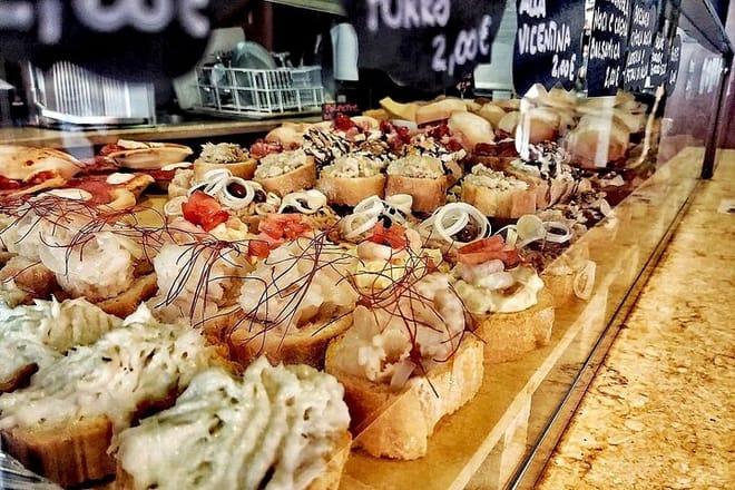 Wine Bars Hopping: Spritz & Local Bites Like a Venetian 3