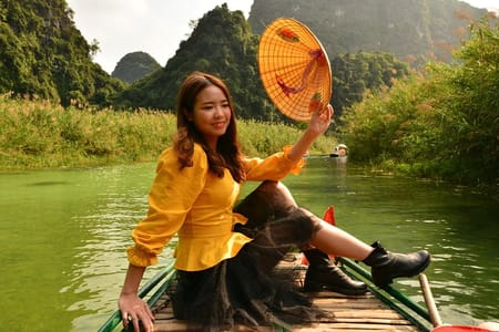 Ninh Binh Daily Tour: Hoa Lu – Am Tien Cave- Trang An boat ride