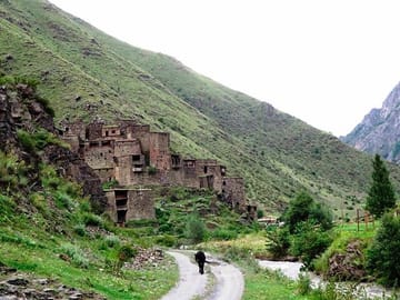 4 Full days in Georgia with private tour, free aiport
