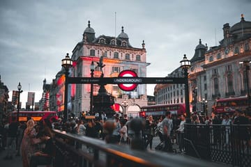 Professional Photoshoot Experience at Piccadilly Circus
