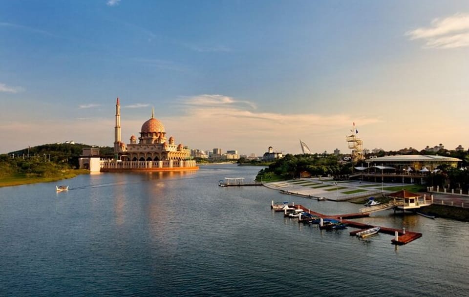 Putrajaya City Tour with Scenic Boat Ride from Kuala Lumpur