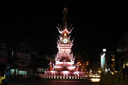 Chiang Rai by Night with Show, Dinner and Trishaw Ride