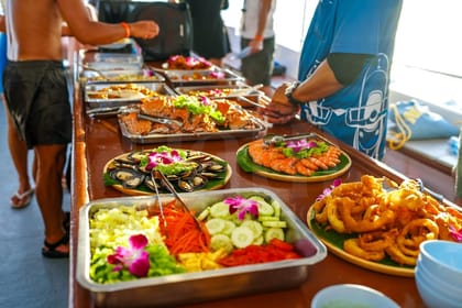 Phuket: Sunset Seafood Dinner Cruise in Phang Nga Bay by Big Boat