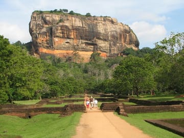 Sigiriya Rock Fortress and Dambulla Cave Tour from Negombo