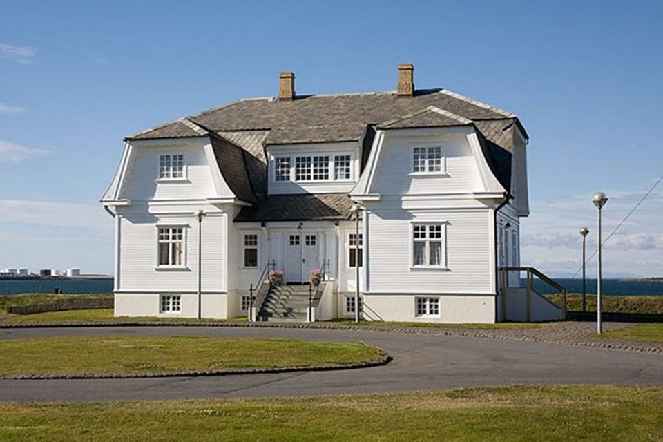 Private Tour Reykjavik City SUV 5 Pax 4