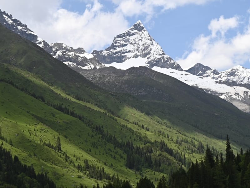 Mt. Siguniang & Bipenggou 2-Day Private Tour: Snow Peaks, Alpine Valleys & the 'Sichuan Switzerland'