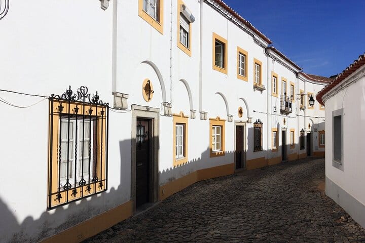 Évora Private Walking Tour with a Professional Guide 3