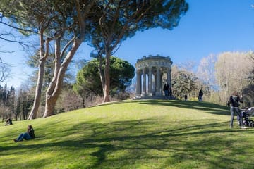 Cultural Walking Tour of Historic Landmarks in Madrid