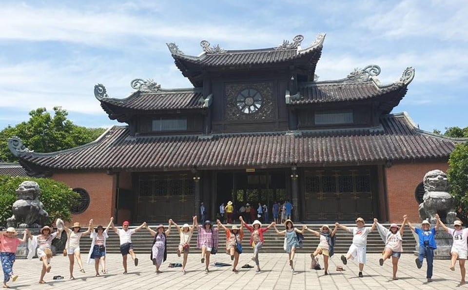 Ninh Binh Day Tour with Boat Trip at Trang An from Hanoi