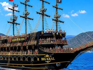 Big Kral Pirate Boat Tour with Drinks, Alcohol Transfer from Side