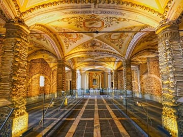 Évora Walking Tour with Chapel of Bones and Giraldo Square Visit
