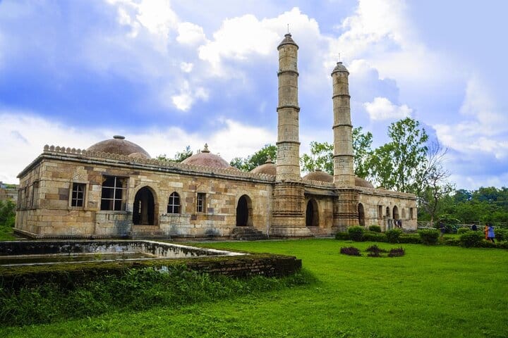 Aurangabad to Vadodara: Explore the Man-made Wonder of India