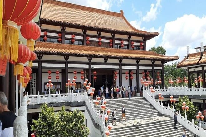 6 Hour Buddhist Temple and Embu das Artes Tour – Art Galleries, Artisan Shops 4