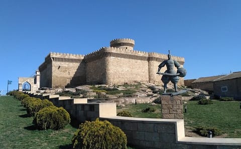 Absheron Castles and Oil Heritage Tour in Baku