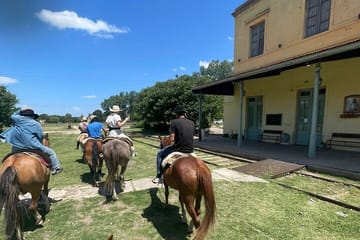 Horseback Riding Experience in Carlos Keen
