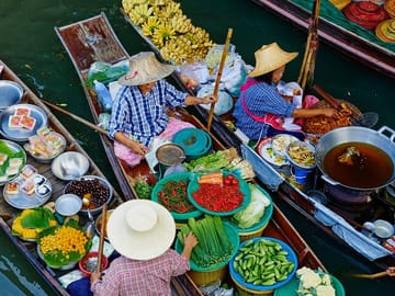 Damnoen Saduak Floating Market and Maeklong Railway Tour