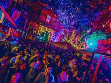 London Pub Crawl: Explore Iconic Bars and Pubs