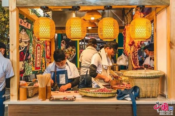 Kunming Neighborhoods and Yunnan Cuisine
