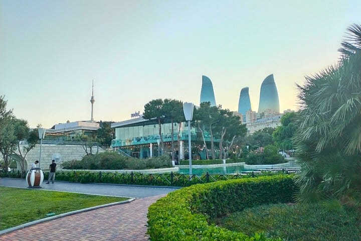 Little-venice-old city baku_old_city_baku_old city tour_old_city_tour_baku-shopping in old city-carpet festival baku