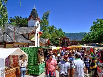 Day Trip to El Bolson and Lago Puelo from Bariloche