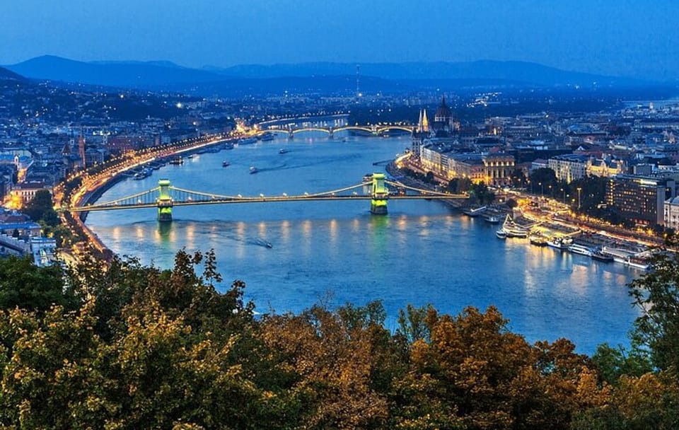 Private Cultural Tour of Budapest's Landmarks and Hidden Gems